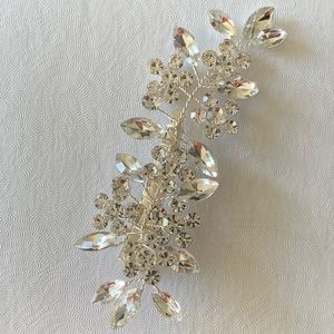 ✨ David’s Bridal Floral Crystal Spray Hair Clip ✨